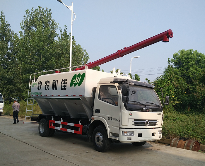 東風多利卡散裝飼料運輸車